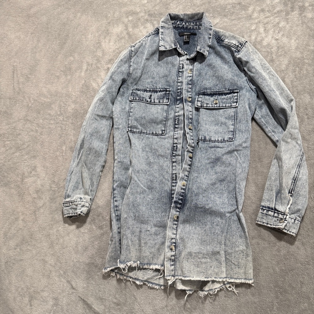Forever 21 Women’s size medium Light Blue Acid Wash Denim Jacket
